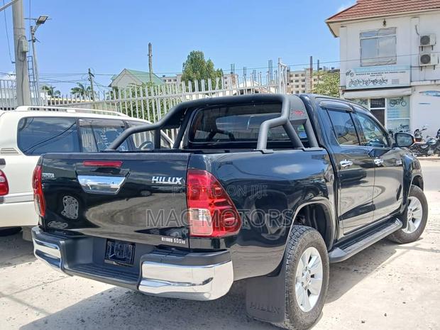 Toyota Hilux 2019 Black