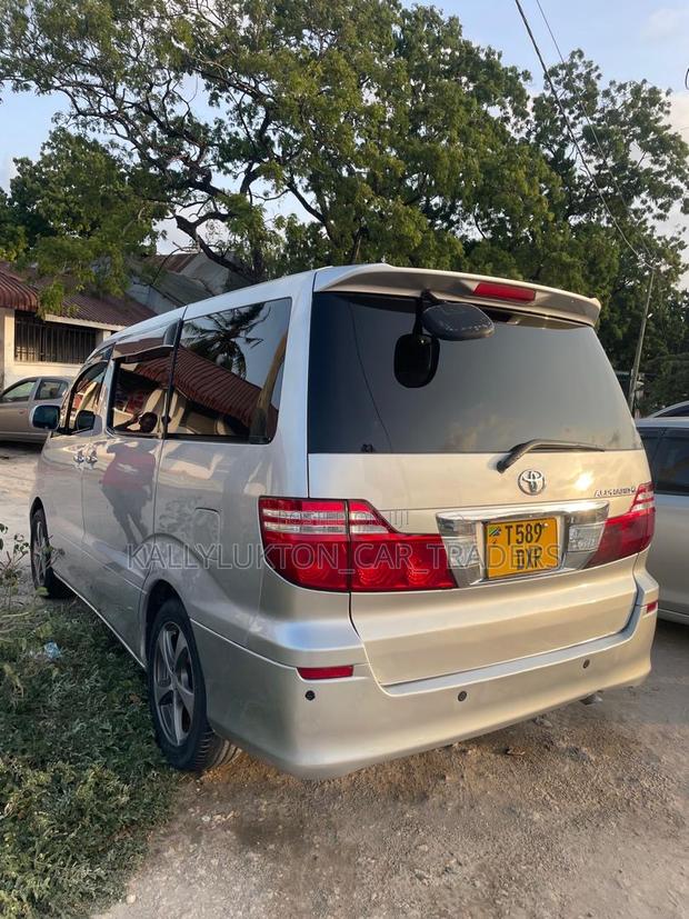 Toyota Alphard 2009 Silver
