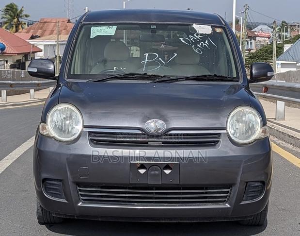 Toyota Sienta 1.5 FWD 2008 Gray
