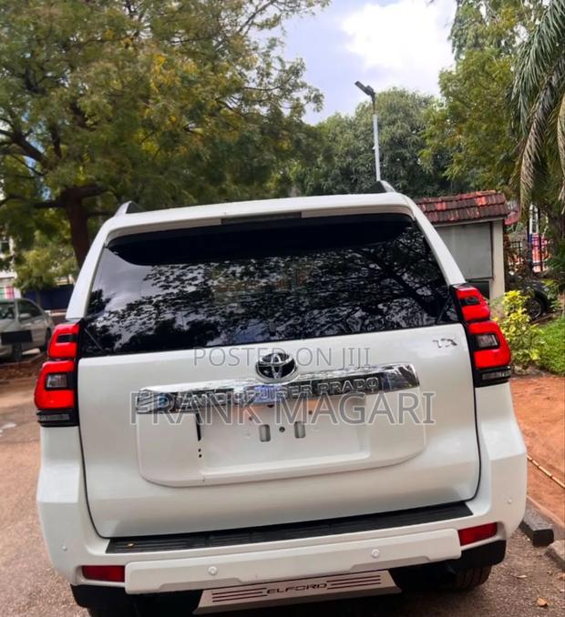 Toyota Land Cruiser Prado 2022 White