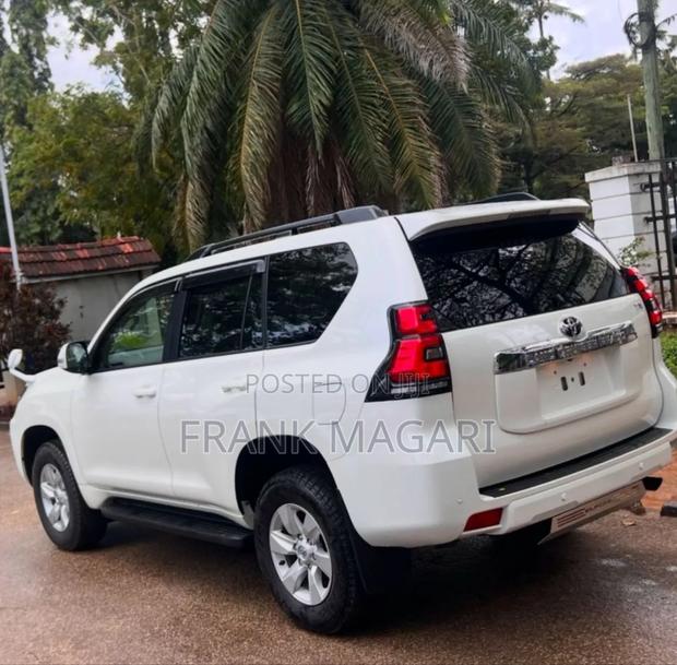 Toyota Land Cruiser Prado 2022 White