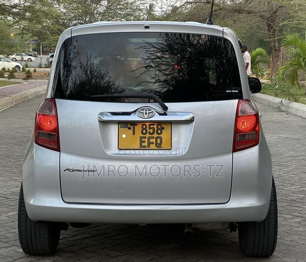 Toyota Ractis 2005 Silver