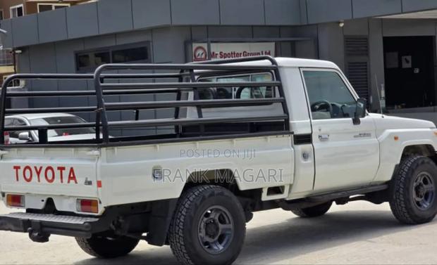 Toyota Land Cruiser 2011 White