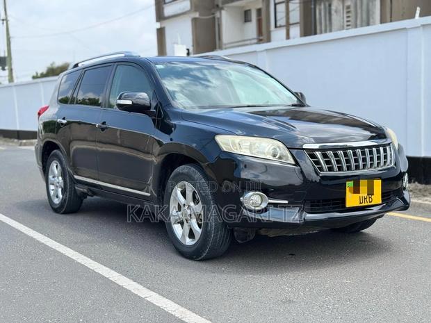 Toyota Vanguard 2011 Black