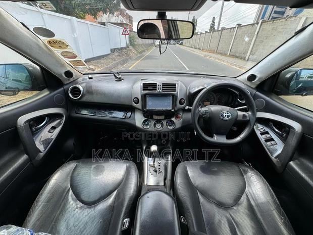 Toyota Vanguard 2011 Black