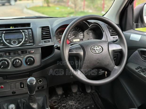 Toyota Hilux 2013 White