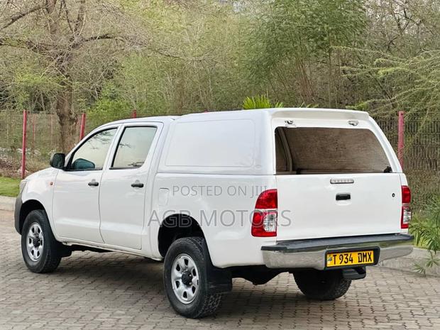 Toyota Hilux 2013 White