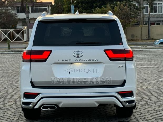 Toyota Land Cruiser 3.5 V6 2022 White