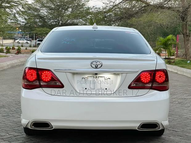 Toyota Crown 2008 White