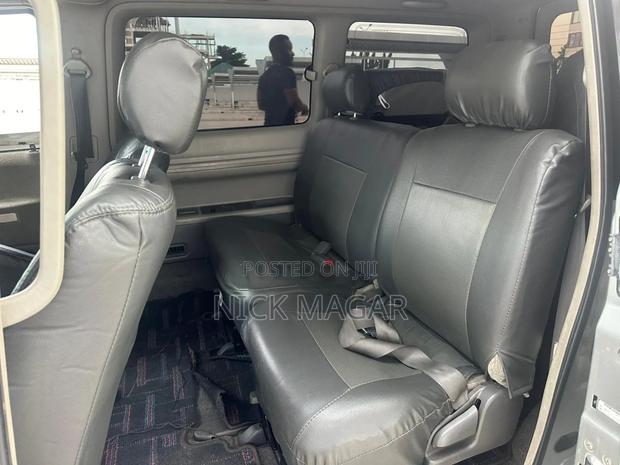 Toyota Noah 2001 Silver
