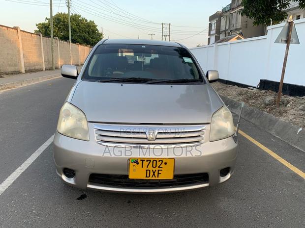 Toyota Raum 2005 Beige