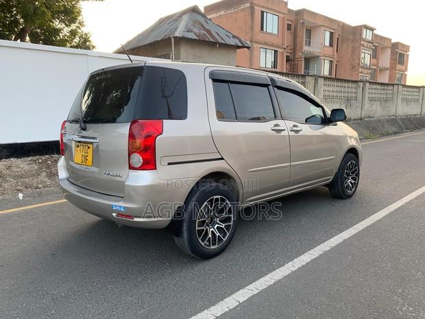 Toyota Raum 2005 Beige