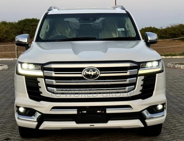 Toyota Land Cruiser 2023 White