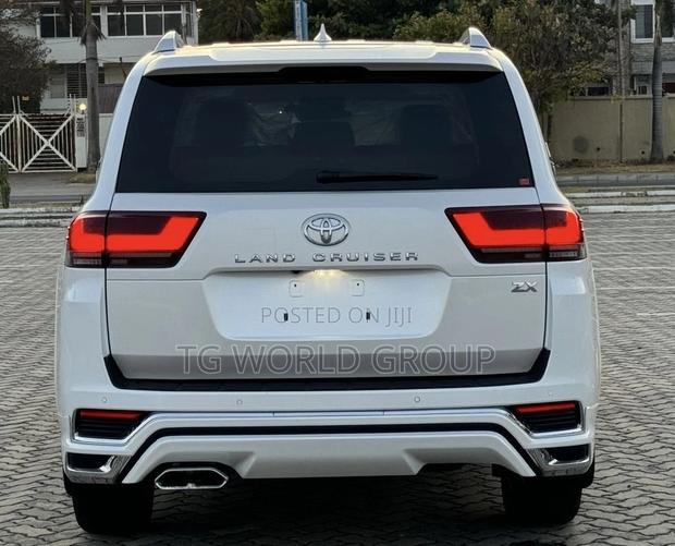 Toyota Land Cruiser 2023 White