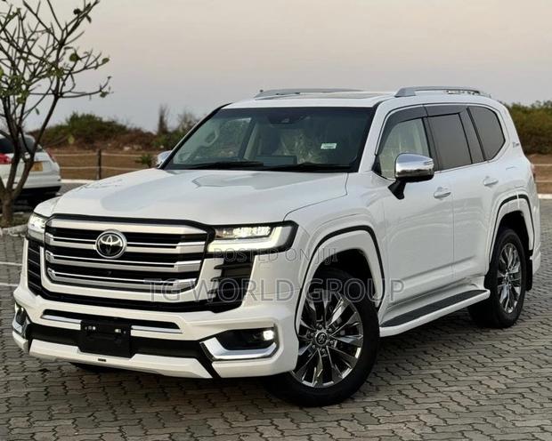Toyota Land Cruiser 2023 White