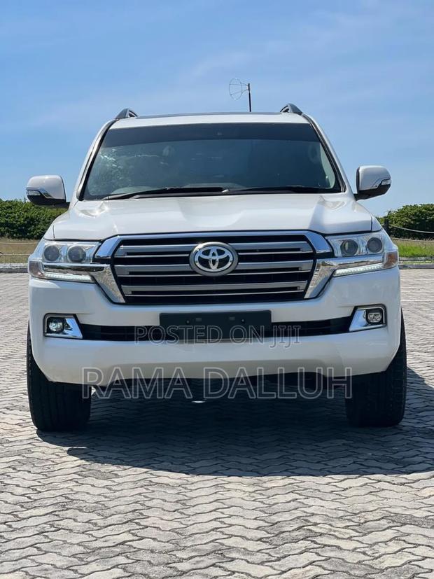 Toyota Land Cruiser 2012 White