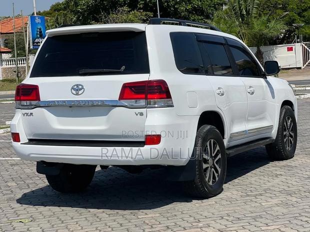 Toyota Land Cruiser 2012 White