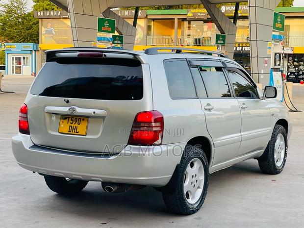 Toyota Kluger 2002 Silver