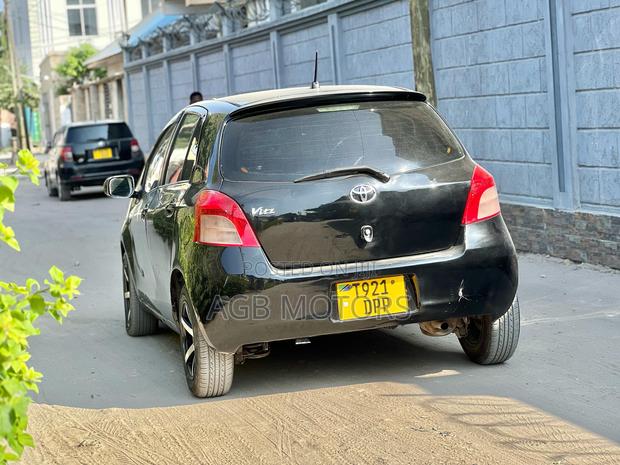 Toyota Vitz 2005 Black