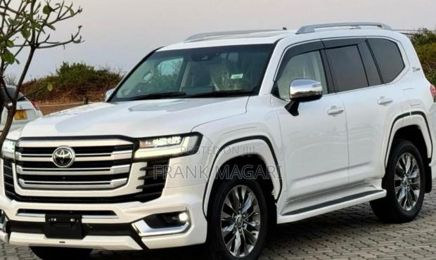 Toyota Land Cruiser 2023 White