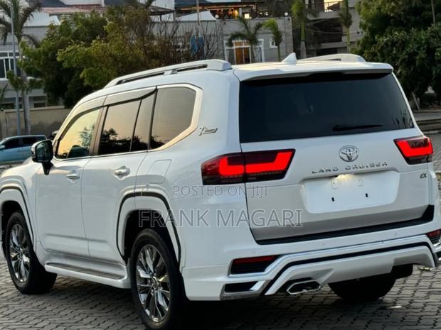 Toyota Land Cruiser 2023 White
