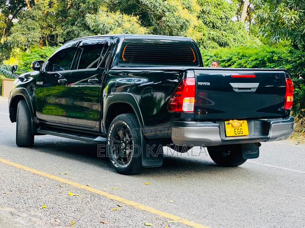 Toyota Hilux 2020 Black