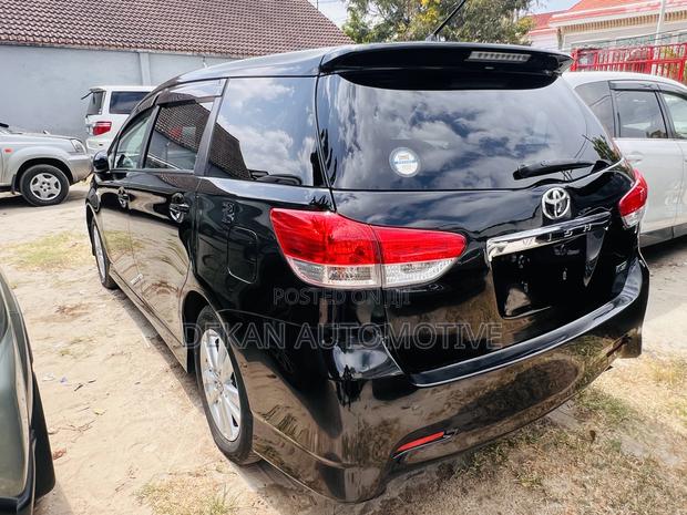 Toyota Wish 2011 Black