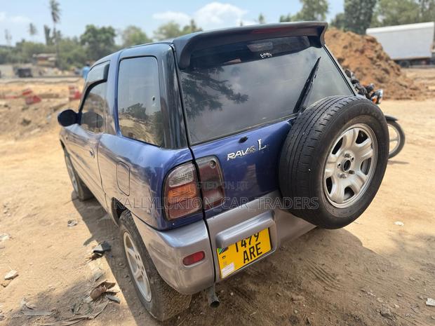 Toyota RAV4 1999 Blue