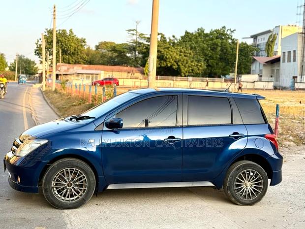 Toyota IST 2005 Blue