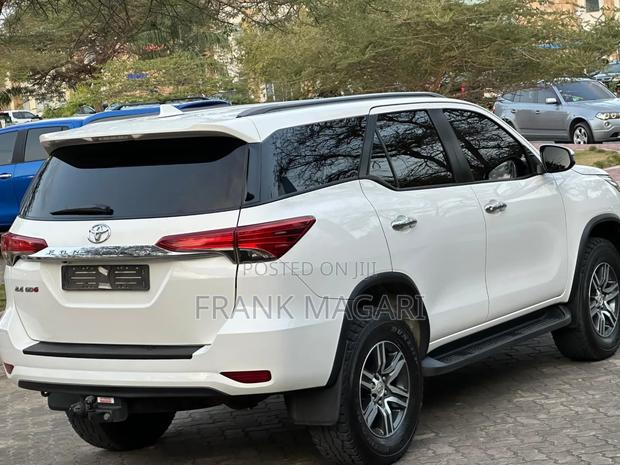 Toyota Fortuner 2.4 D AWD 2018 White