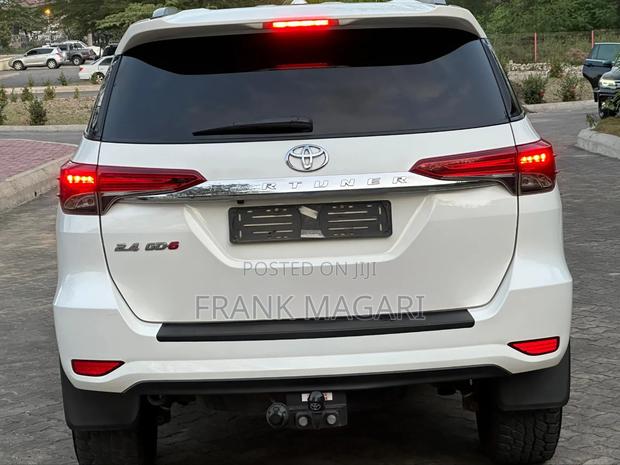 Toyota Fortuner 2.4 D AWD 2018 White