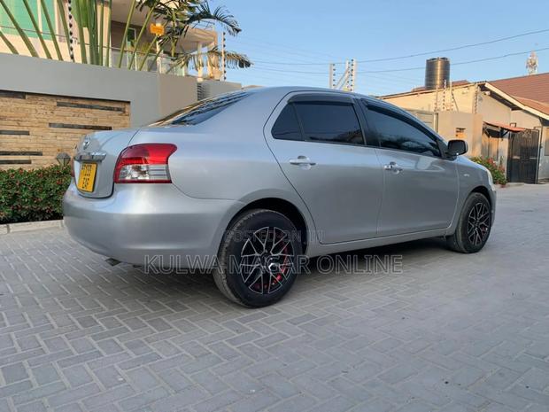 Toyota Belta 2006 Silver