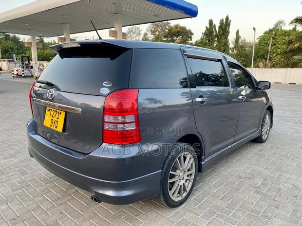 Toyota Wish 2004 Gray