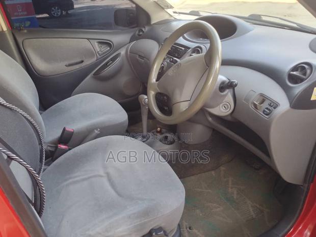 Toyota Vitz 2002 Red