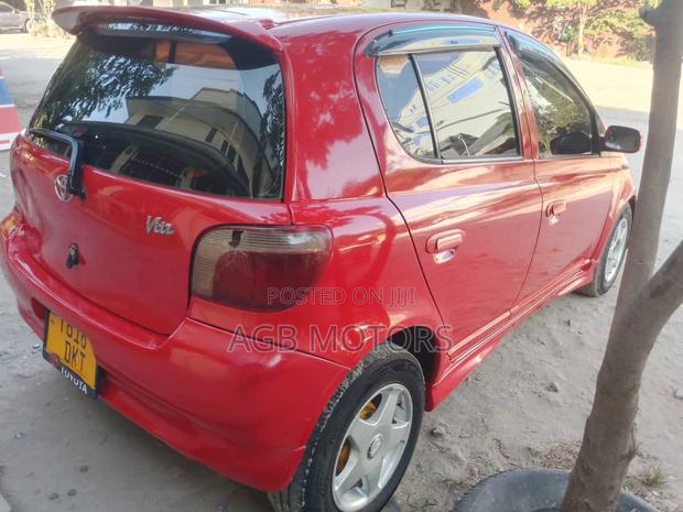 Toyota Vitz 2002 Red