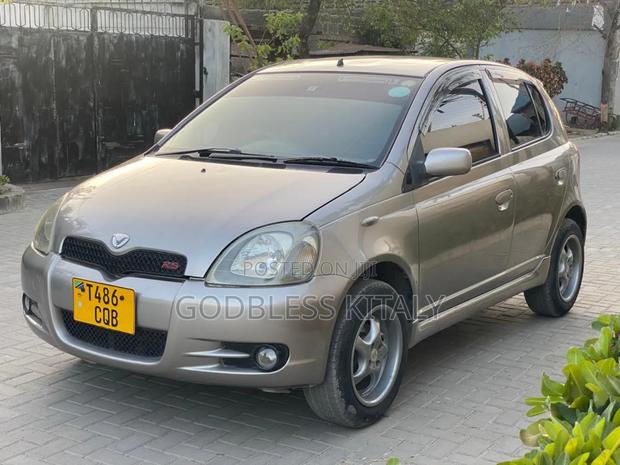 Toyota Vitz 1.3 AWD 3dr 2004 Gray