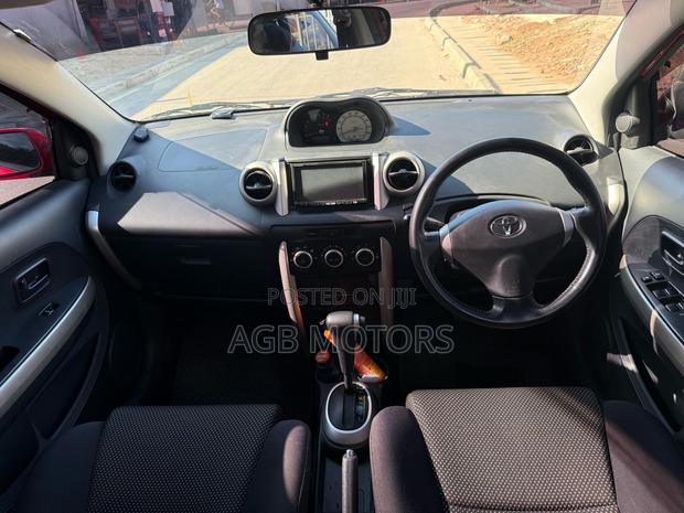 Toyota IST 2004 Red
