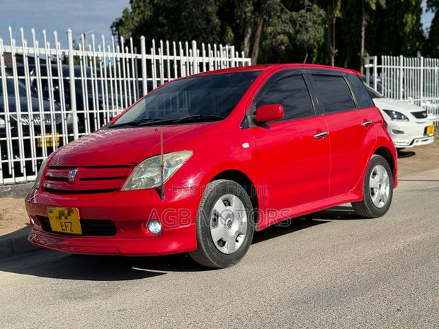 Toyota IST 2004 Red