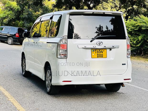 Toyota Voxy 2008 White