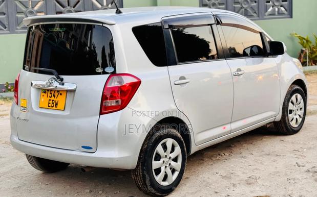 Toyota Ractis 1.5 AWD 2006 Silver