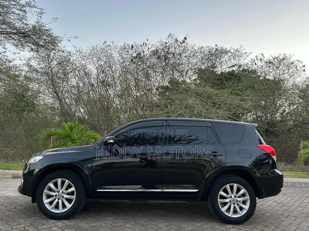 Toyota Vanguard 2011 Black
