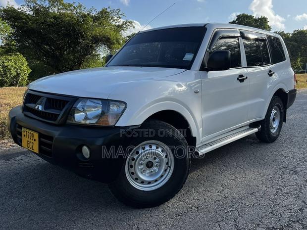 Mitsubishi Pajero 2005 White