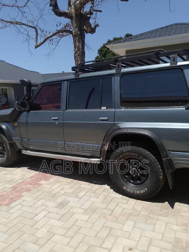 Nissan Patrol 2000 Gray