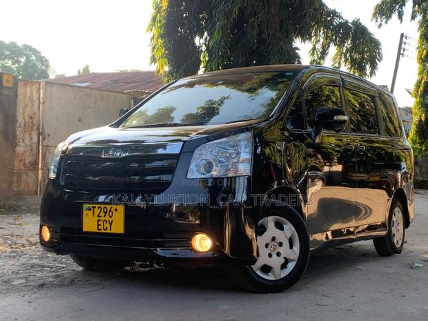 Toyota Noah 2008 Black