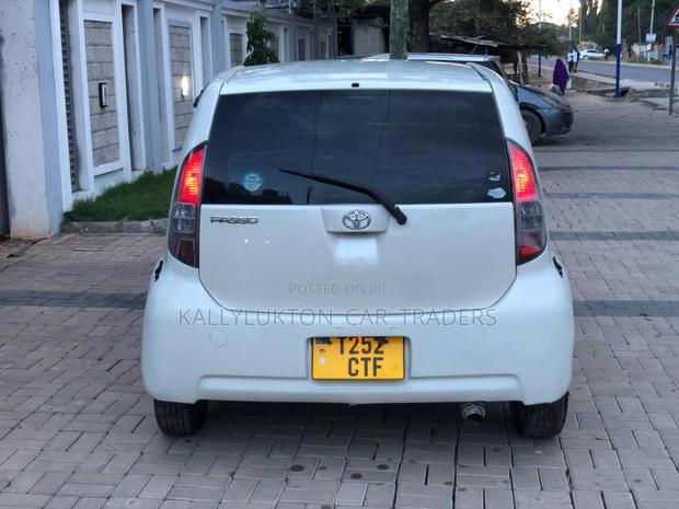 Toyota Passo 2005 White