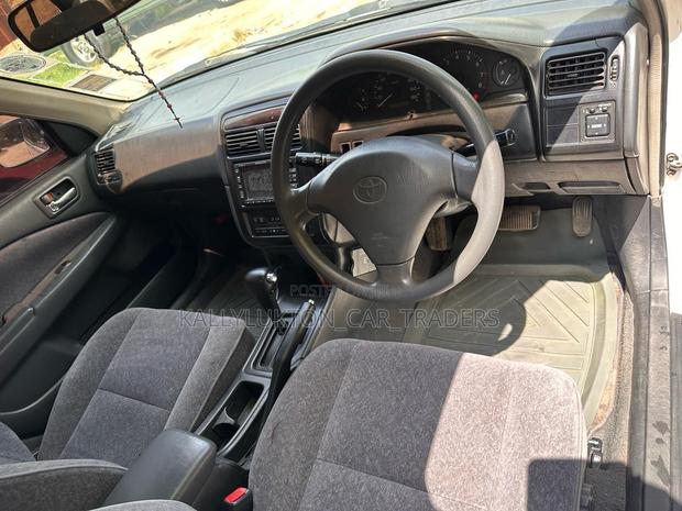 Toyota Carina 2000 White