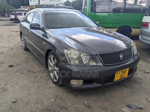 Toyota Crown 2006 Gray