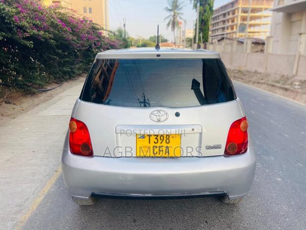 Toyota IST 2003 Silver