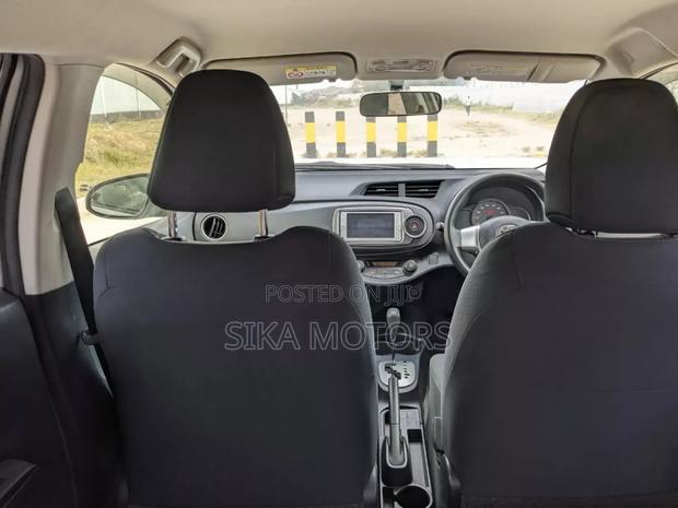 Toyota Vitz 2013 Silver