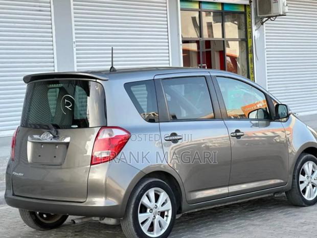 Toyota Ractis 1.5 AWD 2007 Gray